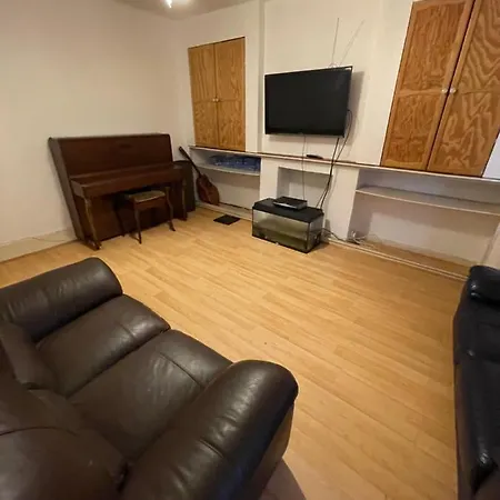 Elmdene Road - Large Room